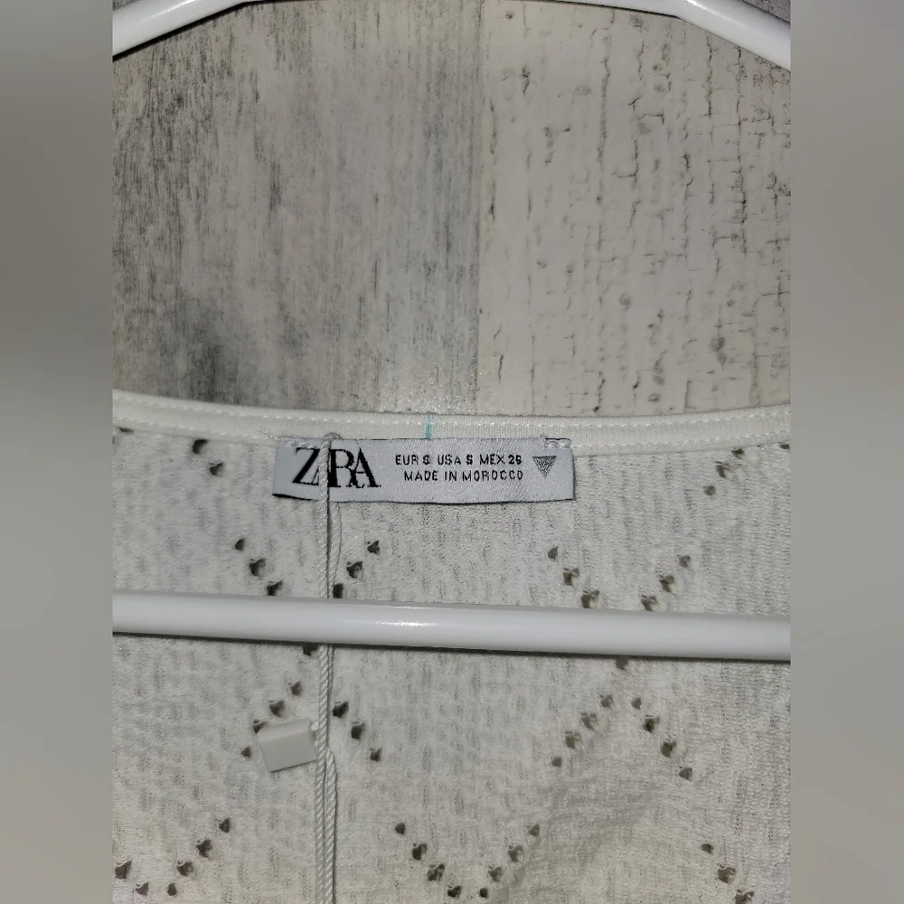 NWT Zara White Textured Cropped Puff Sleeve Eyelet Blouse